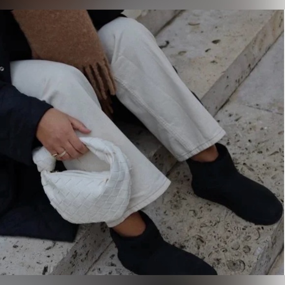 Black Ugg Classic Short II Size 6 - Picture 4 of 7